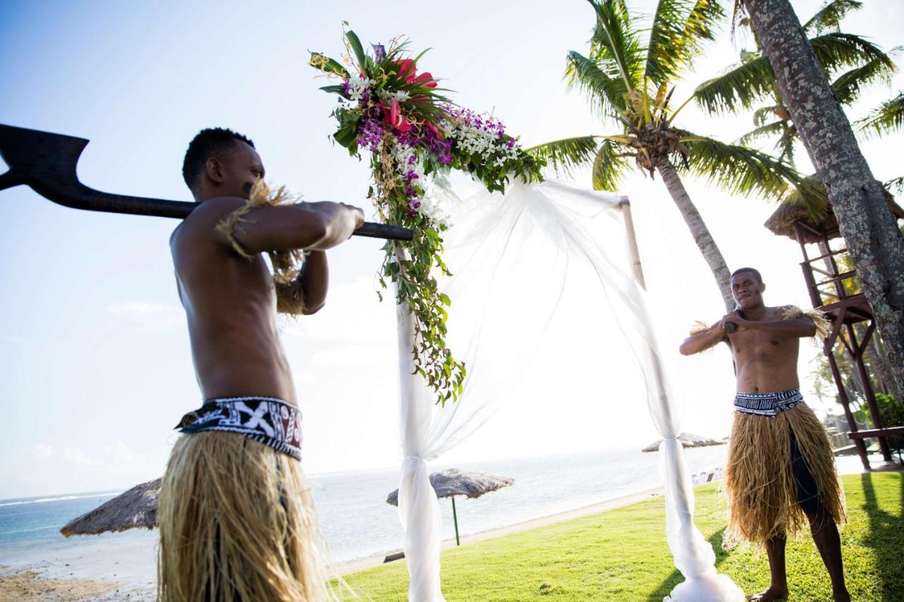 קורוטוגו Outrigger Fiji Beach Resort מראה חיצוני תמונה A Samoan wedding