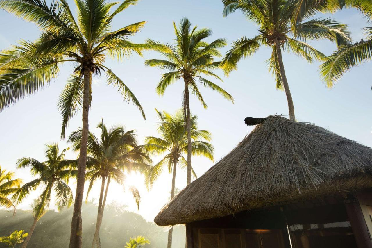 קורוטוגו Outrigger Fiji Beach Resort מראה חיצוני תמונה A hut in the village of Avatele