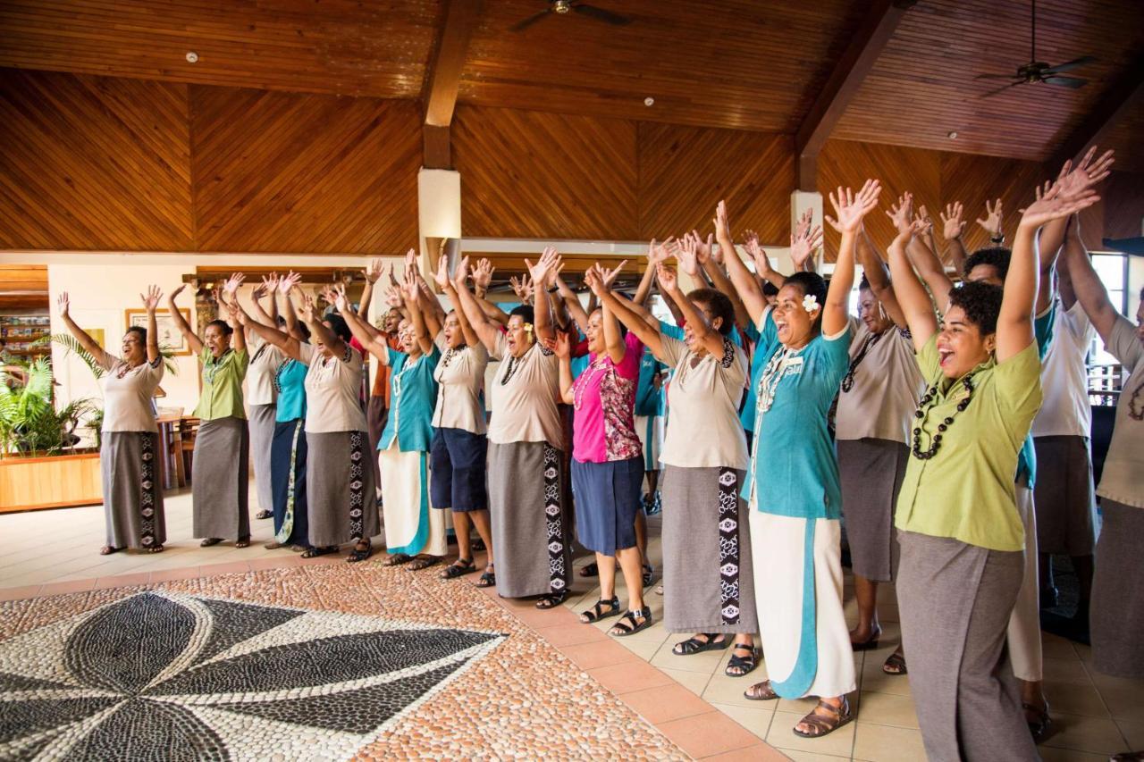 קורוטוגו Outrigger Fiji Beach Resort מראה חיצוני תמונה A group of women from the Free Wesleyan Church of Tonga
