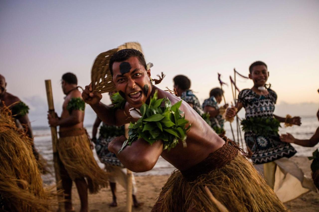 קורוטוגו Outrigger Fiji Beach Resort מראה חיצוני תמונה A dancer from the Malaita province
