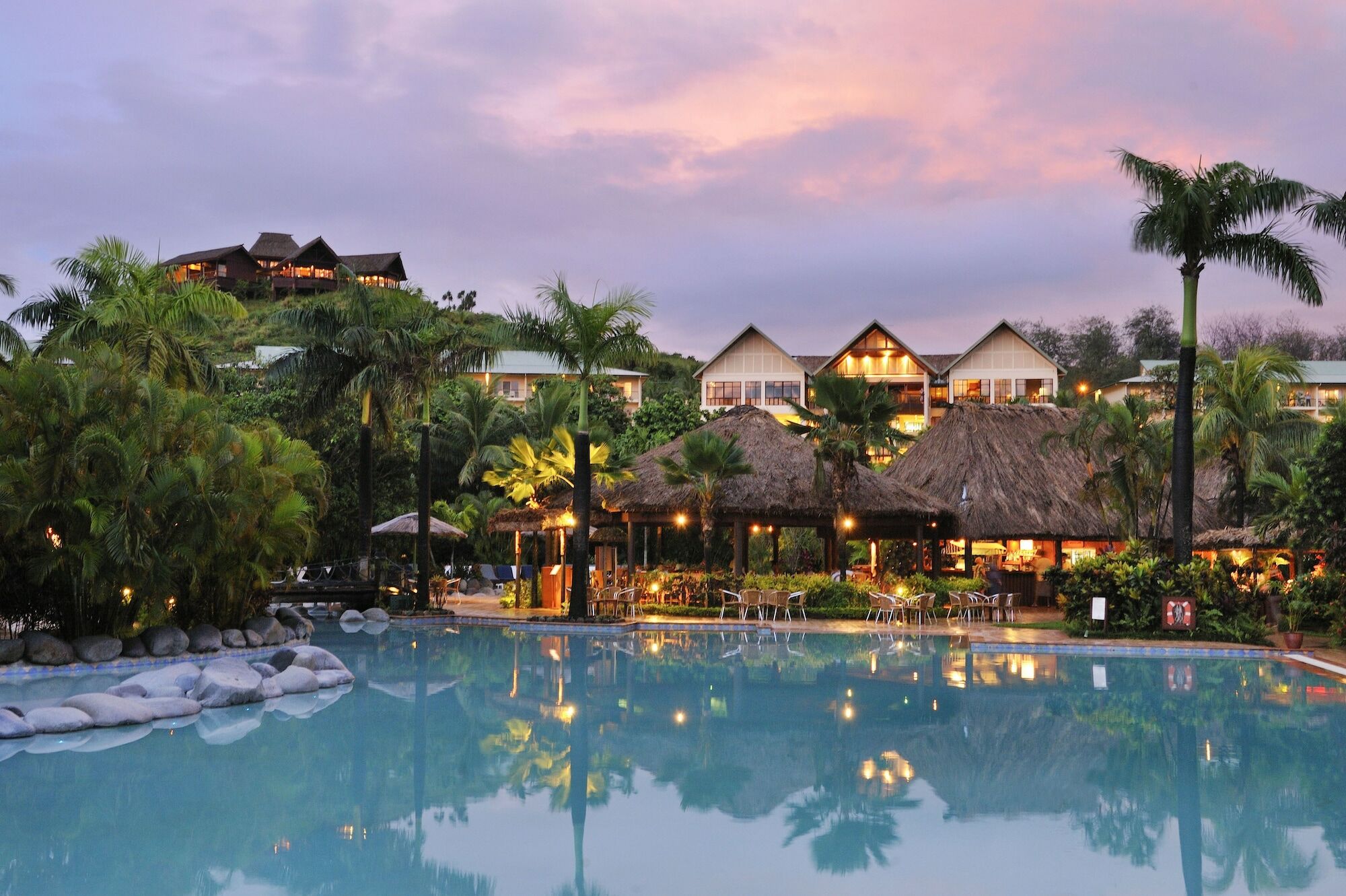 קורוטוגו Outrigger Fiji Beach Resort מתקנים תמונה The pool at the resort